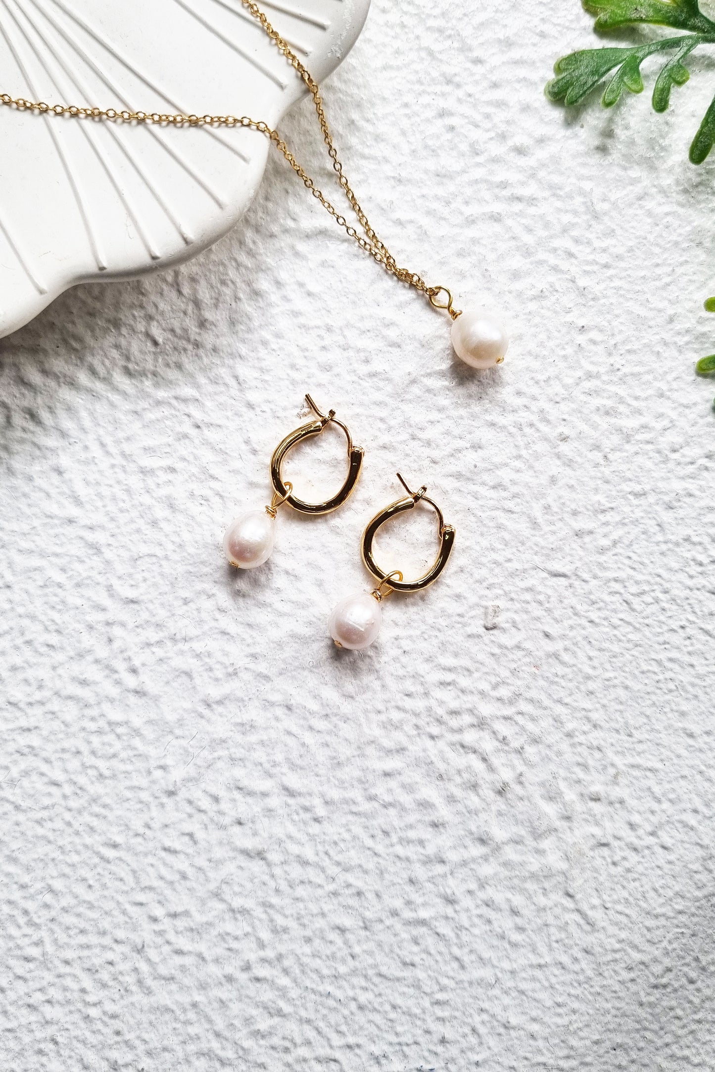 Small Pearl Hoop Earrings - Elegant Wave Design, 18k Gold Plated