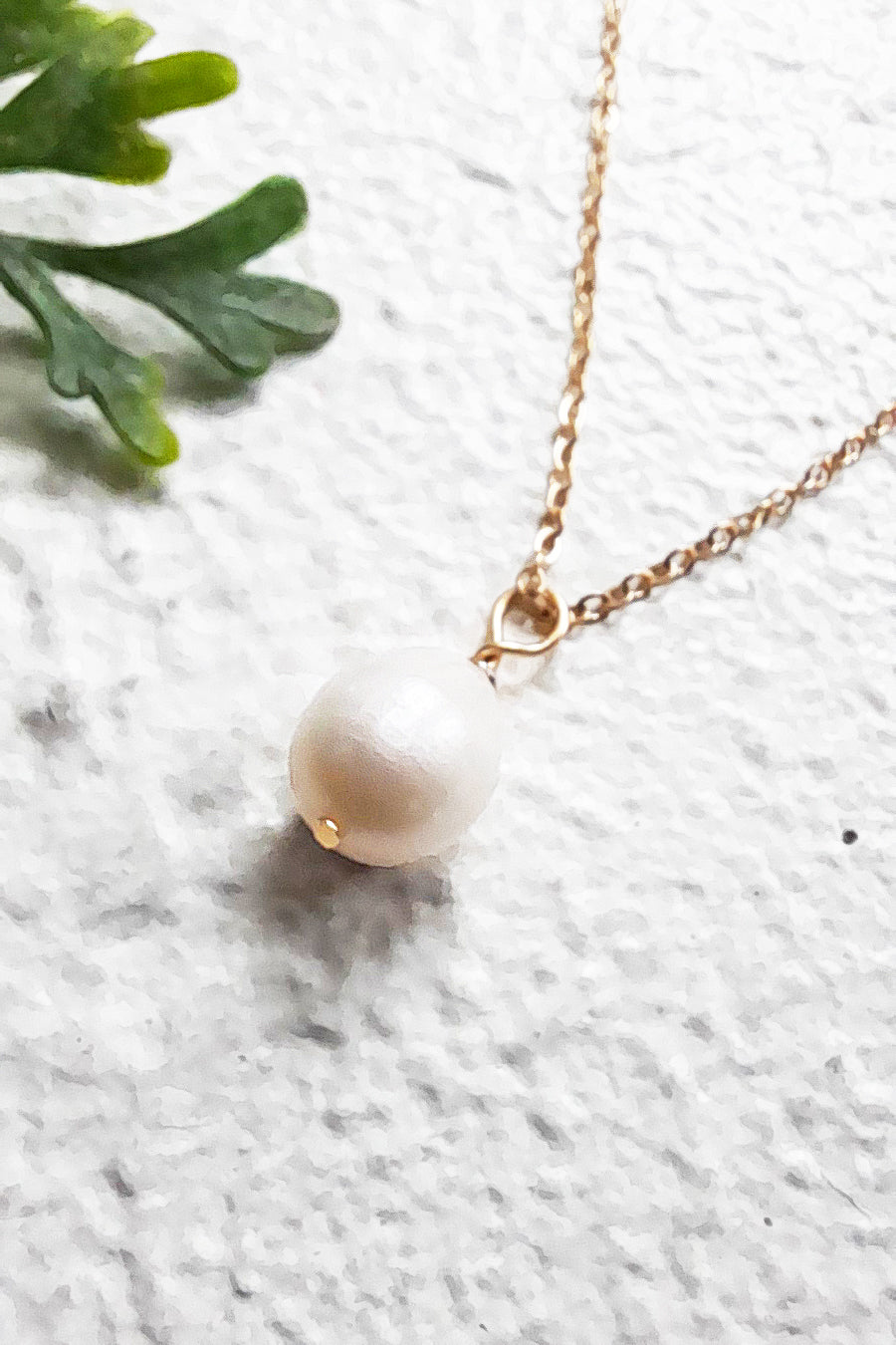 Small Pearl Hoop Earrings - Elegant Wave Design, 18k Gold Plated