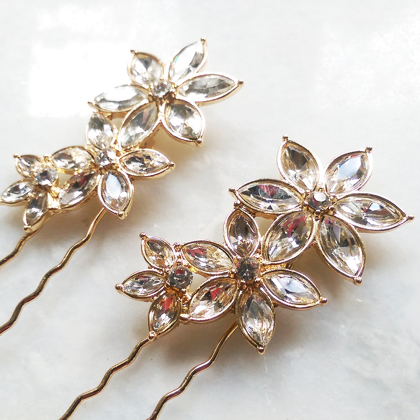 Floral crystal hair pins gold - set of 2