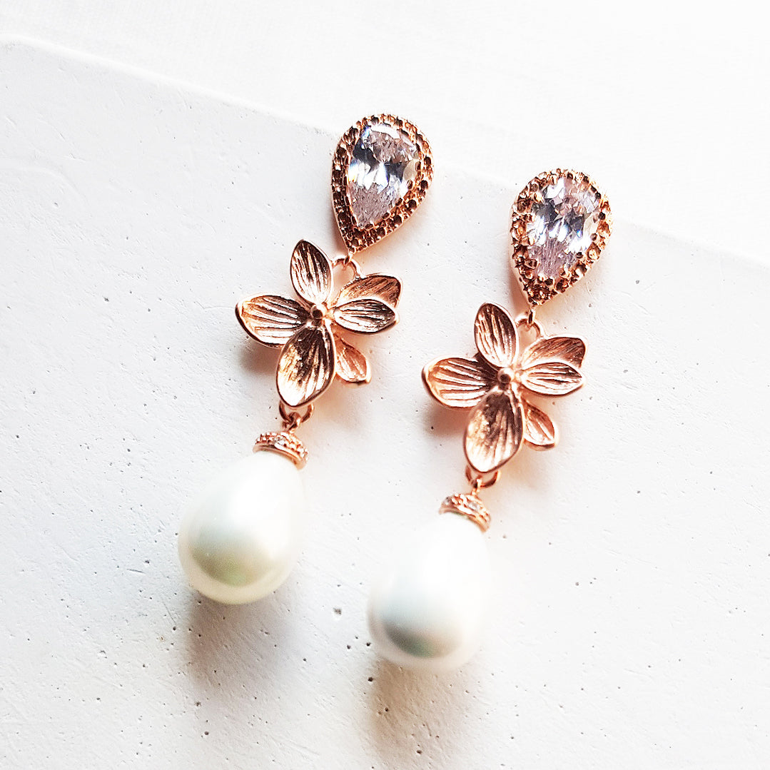 Flower pearl earrings rose gold