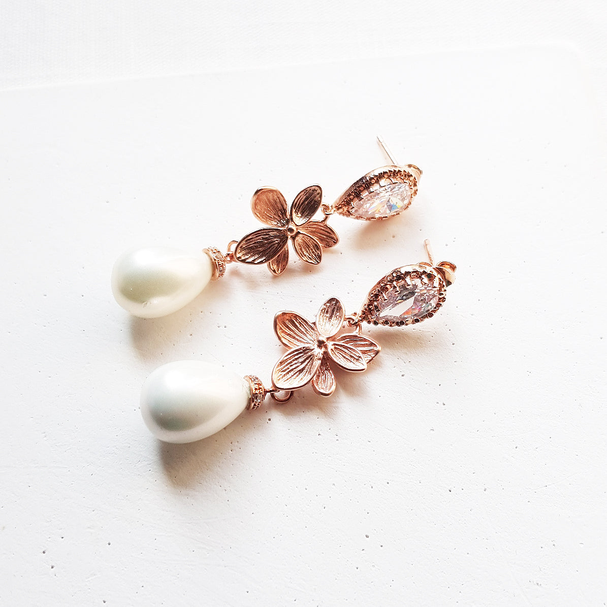 Flower pearl earrings rose gold