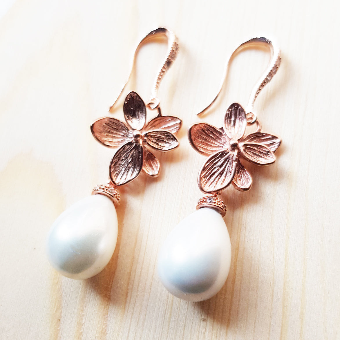 Flower pearl earrings rose gold