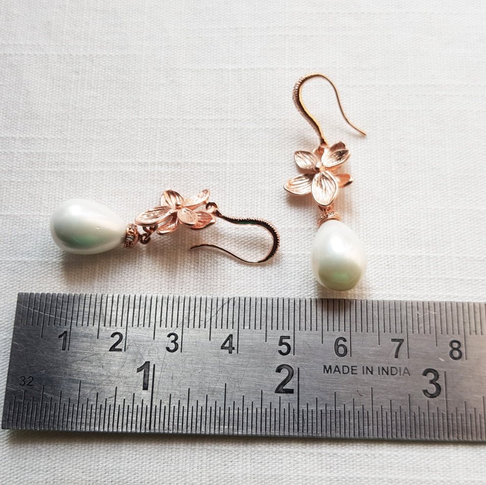 Flower pearl earrings rose gold