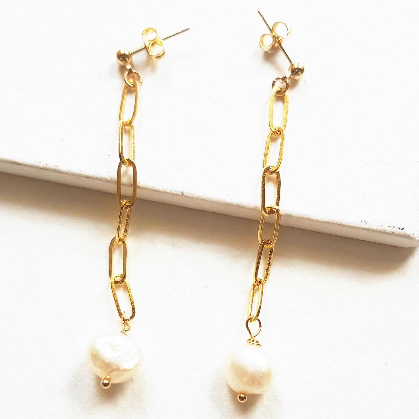 Long baroque pearl drop earrings gold with link chain