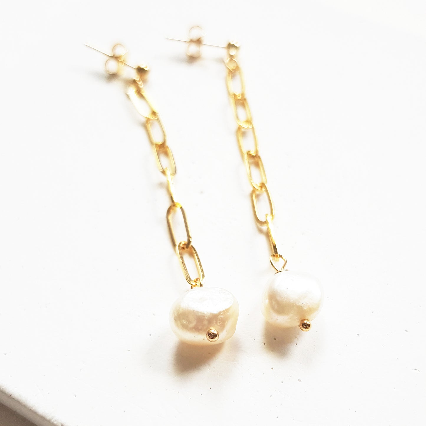 Long baroque pearl drop earrings gold with link chain