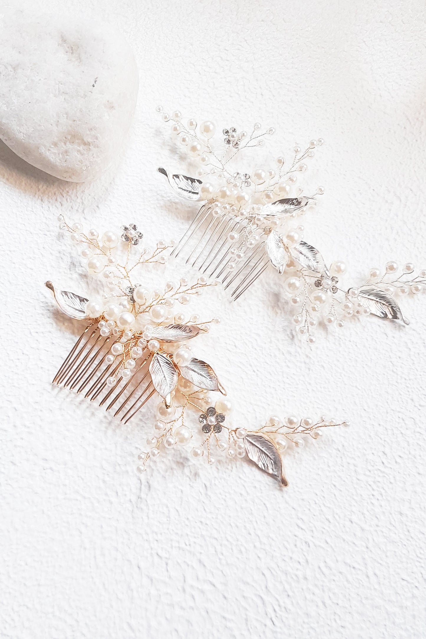 Pearl bridal hair comb in gold with crystals