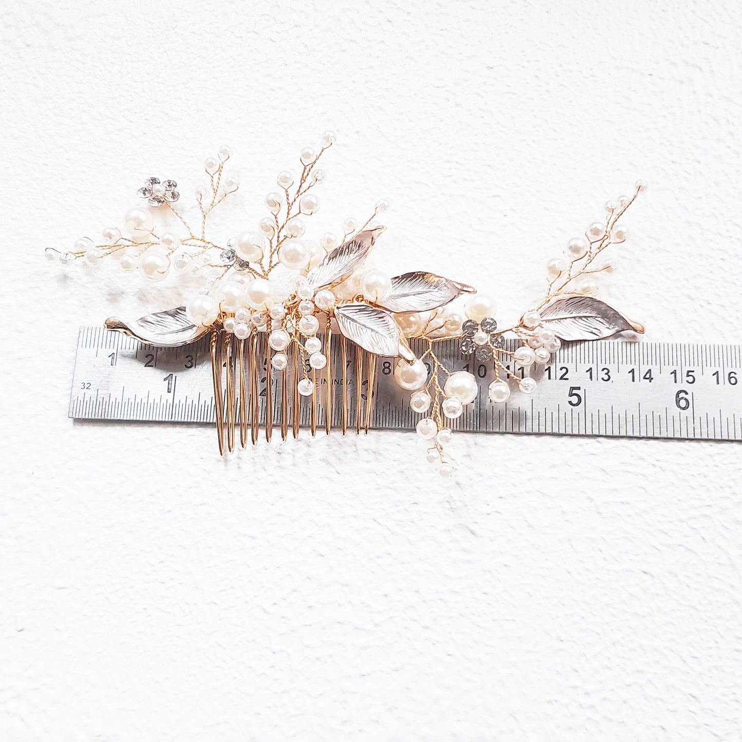 Pearl bridal hair comb in gold with crystals