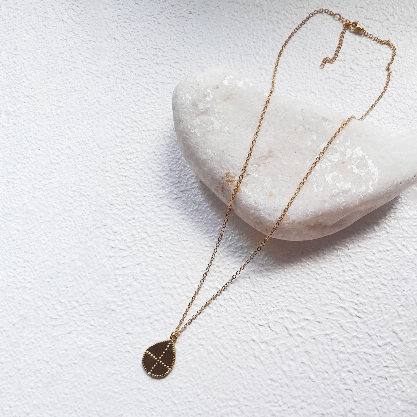 Gold teardrop  pendant necklace