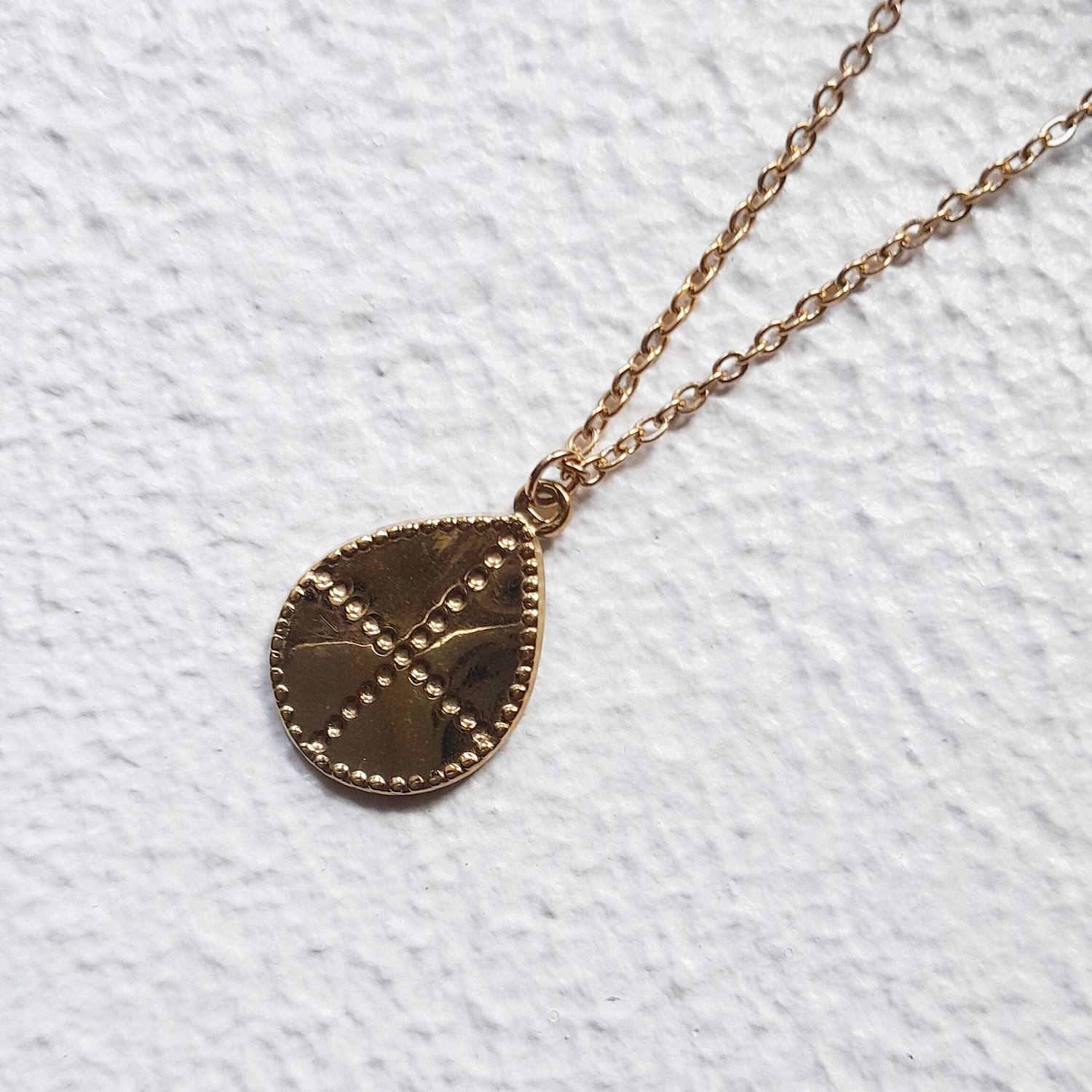 Gold teardrop  pendant necklace