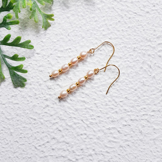Light Pink Pearl Earrings: The Perfect Bridesmaid Gift