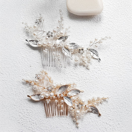Pearl bridal hair comb in gold with crystals