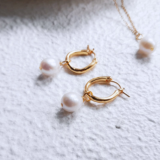 Small Pearl Hoop Earrings - Elegant Wave Design, 18k Gold Plated