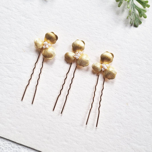 Minimalist Gold Flower Bridal Pins | Dainty Wedding Clips