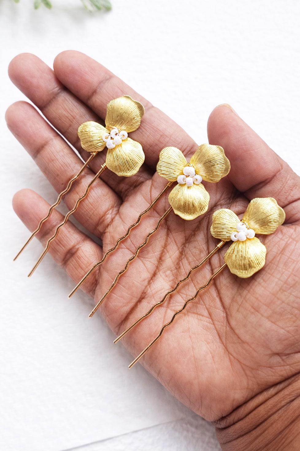 Minimalist Gold Flower Bridal Pins | Dainty Wedding Clips
