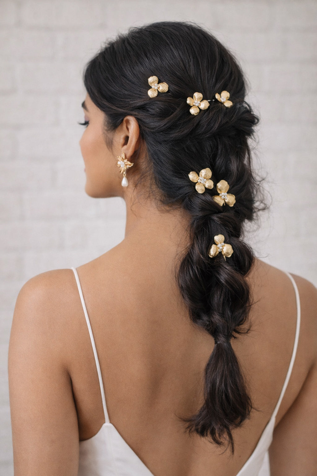 Minimalist Gold Flower Bridal Pins | Dainty Wedding Clips
