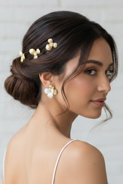 Minimalist Gold Flower Bridal Pins | Dainty Wedding Clips