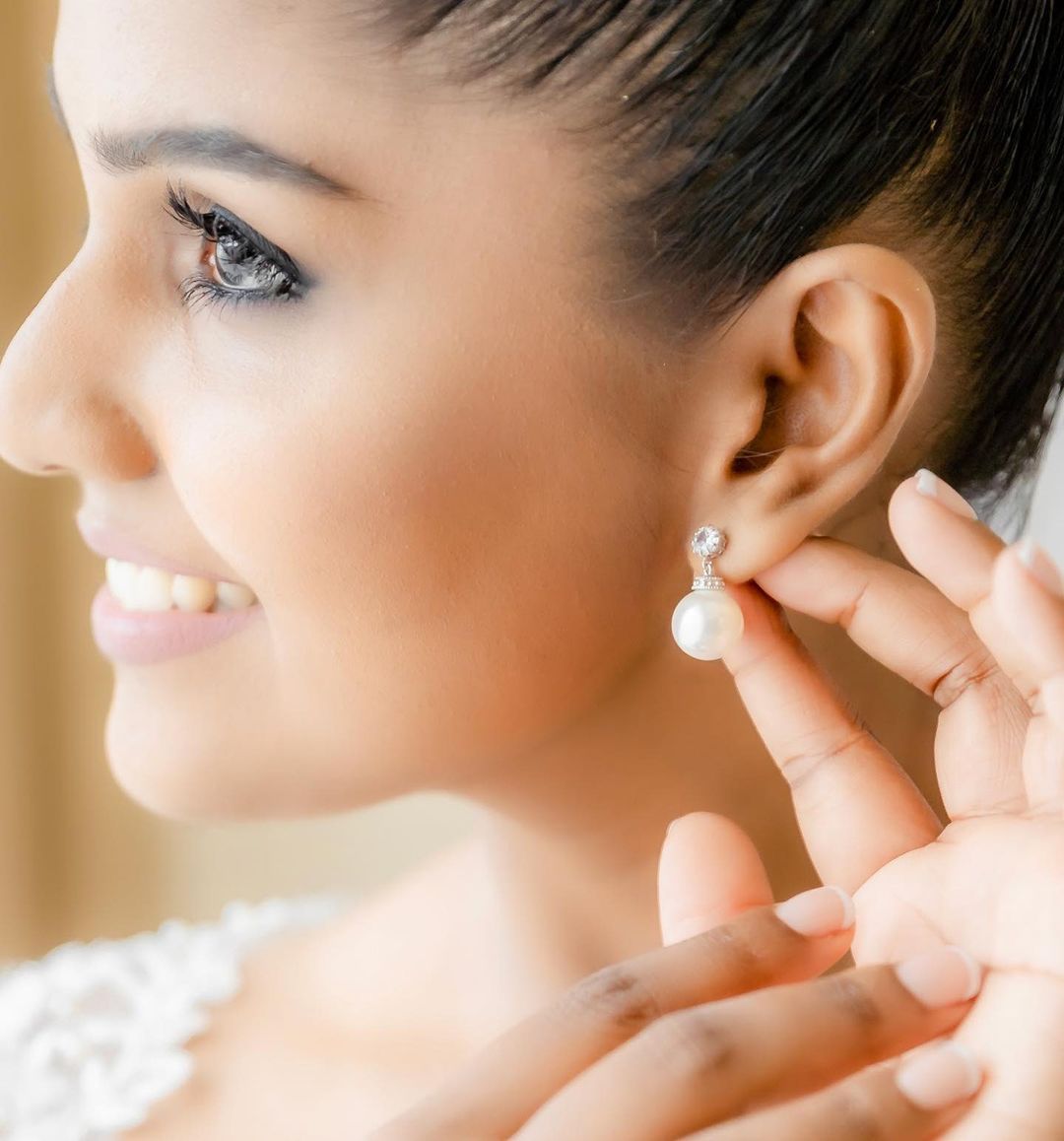 Round pearl earrings for weddings